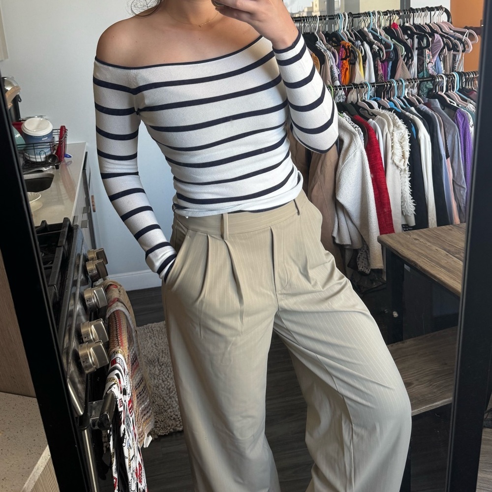 H&M white and navy striped long sleeve off the shoulder top - Picture 2 of 7